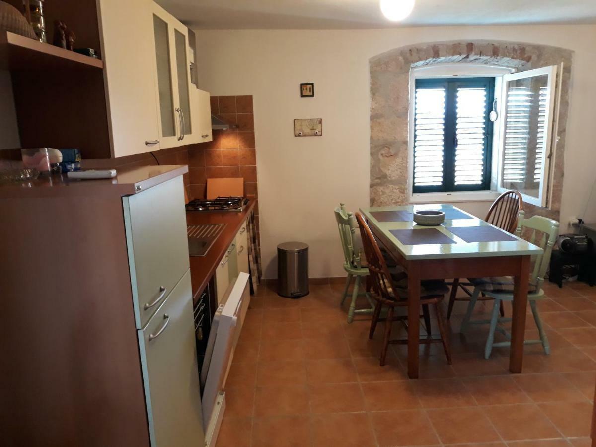Kaprije Mistral Apartment Zewnętrze zdjęcie